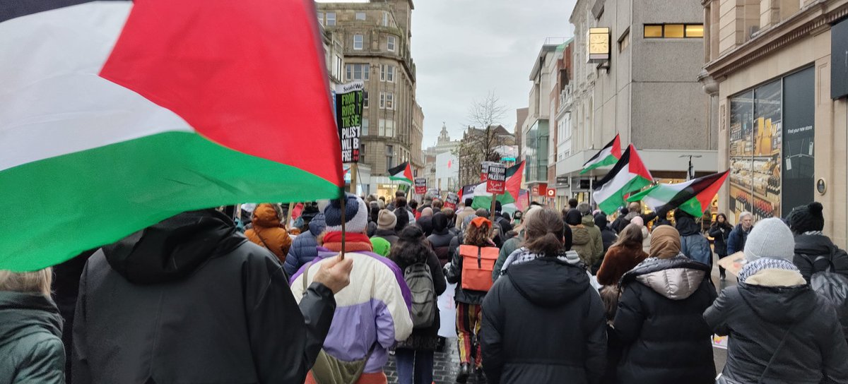 Amazing support in Liverpool today for Palestinian and Yemeni people, civilian populations, children and women being killed in their thousands. Mainstream politicians are conspicuous by their absence.