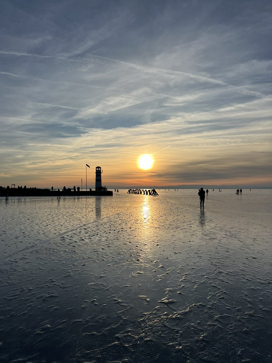 Just wow 🤩 Ice Skating ⛸️ with the Fam‘ 👨‍👩‍👧‍👧