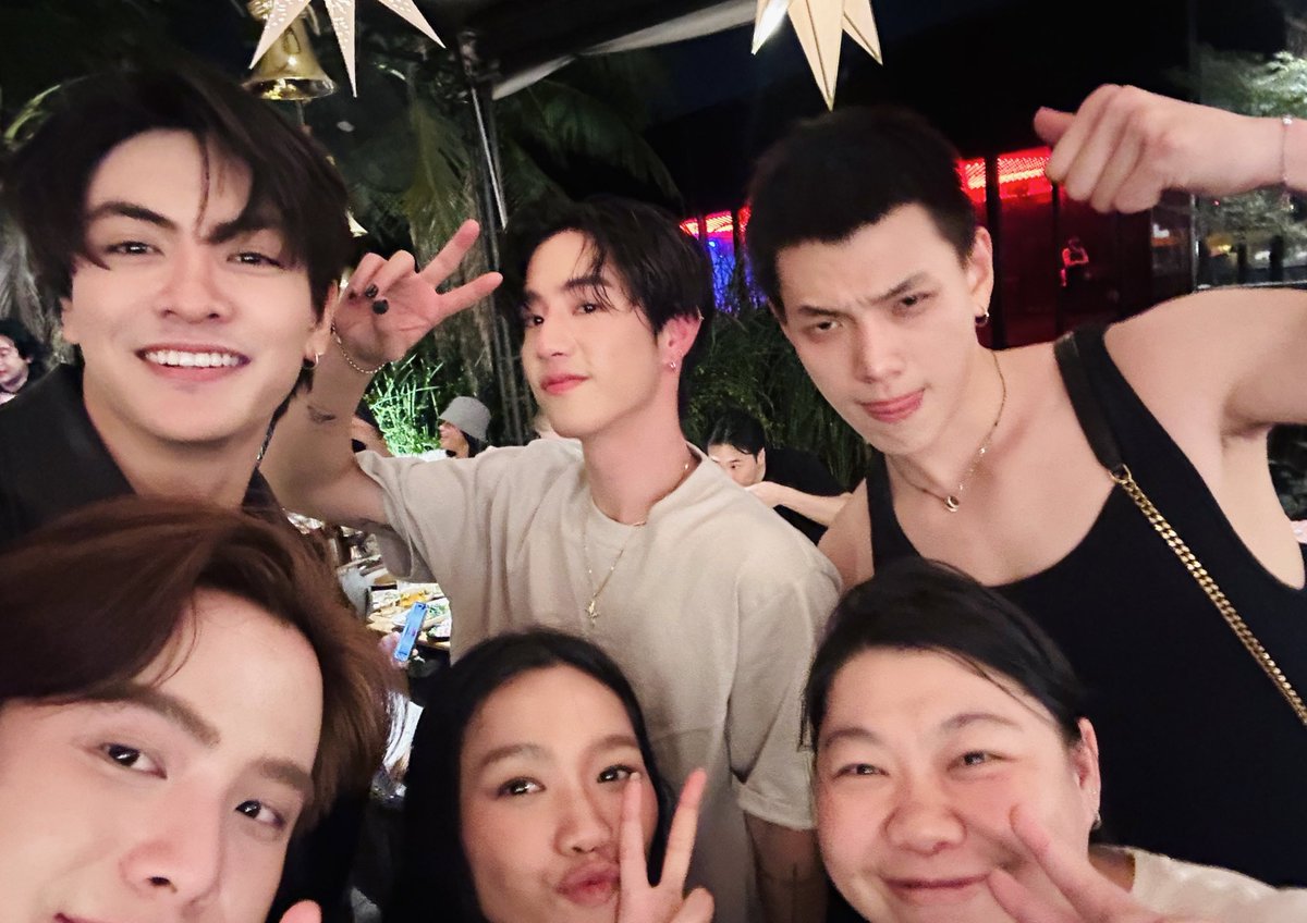 ChenRcj's tweet photo. Congratulations  P’Mark 🔥 https://t.co/mMU6F1SUFE