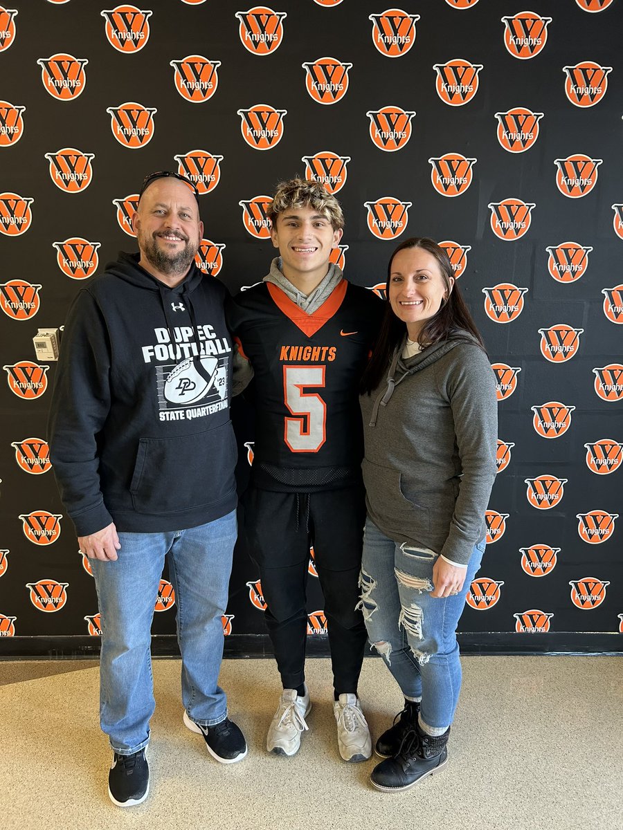 Thank you @Luke_Summers1 for inviting me to take a look at campus and meet many amazing people. I had a great time. @WartburgFB @DuPecRivermen @CoachHoffDupec @DeepDishFB @CoachKD17 @NUICFootball @JeffNoud @GoMVB
