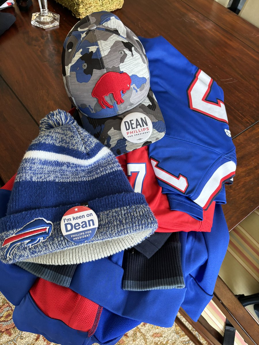 allenmt1's tweet photo. GO BILLS! GO DEAN! Heading to Orchard Park now @deanbphillips @BuffaloBills @BuffaloFAMbase https://t.co/xwnBuc5EgY