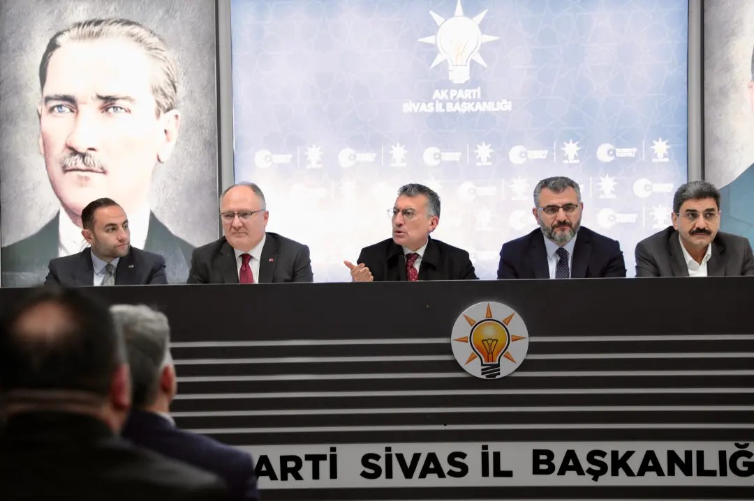 TBMM Grup Başkanımız Abdullah Güler, Milletvekilimiz Hakan Aksu, Sivas Belediye Başkanımız Hilmi Bilgin, İl Başkanımız Yusuf Tanrıverdi ve Teşkilat mensuplarımız ile Yerel Seçimler ile alakalı istişare ve değerlendirme toplantısı gerçekleştirdik.