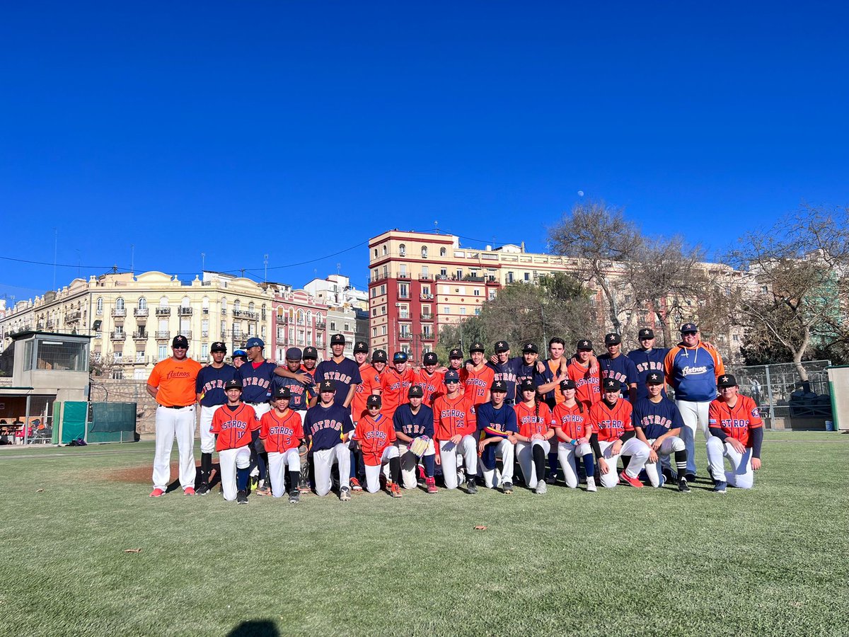 Hoy ha comenzado la liga autonómica sub18 de béisbol ⚾️ para nuestros dos equipos…¡enfrentándose entre ellos!Victoria de Astros Azul ⭐️frente a Astros Naranja ⭐️ ¡Astros ganan ‘ 💪🏻
