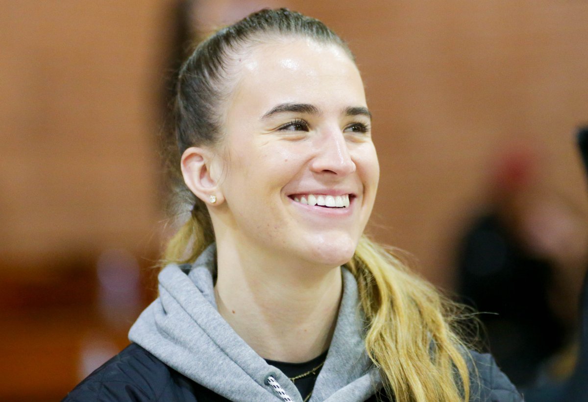 “She has set the standard of excellence.” Sabrina Ionescu talks Tara VanDerveer matching Coach K, #WNBA expansion, Caitlin Clark while back in the Bay Area. STORYLINK: mercurynews.com/2024/01/21/sab… | @sabrina_i20 @StanfordWBB @DarrenSabedra @Go_Carondelet @nyliberty @AlexSimonSports