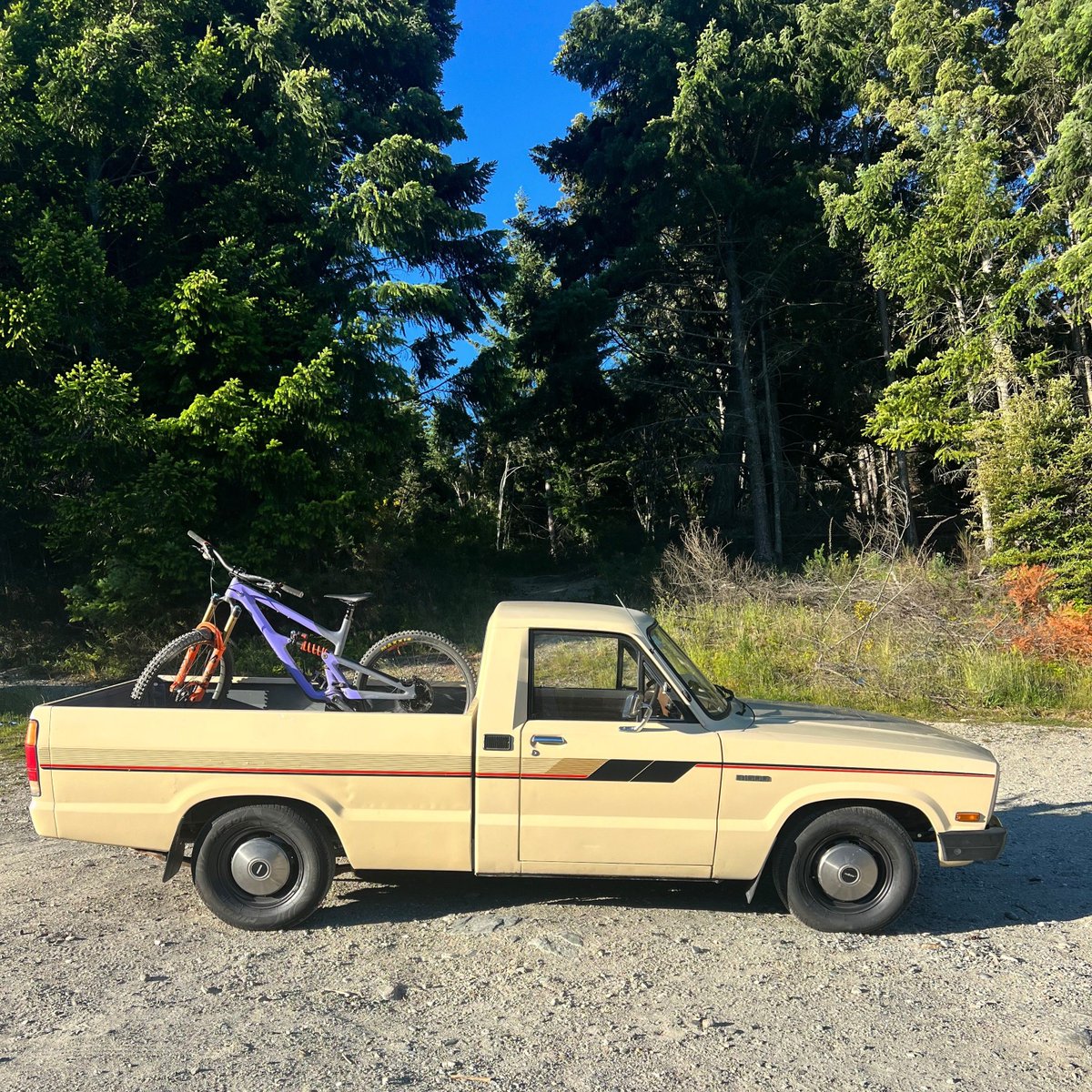 IbisCycles's tweet photo. Take a look at @cole.lucas fresh ride! 

What's your dream combo of classic car and modern bike? 

#IbisCycles #IbisBikes #IbisHD6 #IbisHD #Ridemoreworkless https://t.co/xZ3e9l8mhr