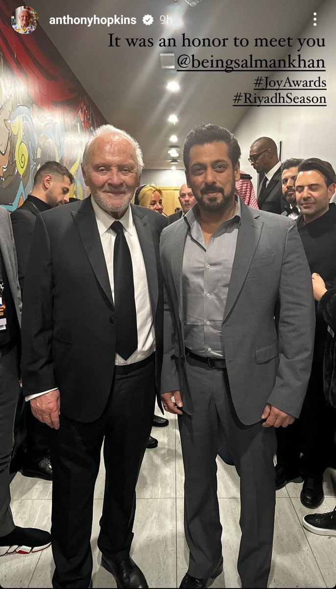 cool_chitra's tweet photo. When Odin met Tiger!!! 

#SalmanKhan𓃵 #JoyAwards #Odin #Tiger3 #Thor https://t.co/oEhfbFuZAZ