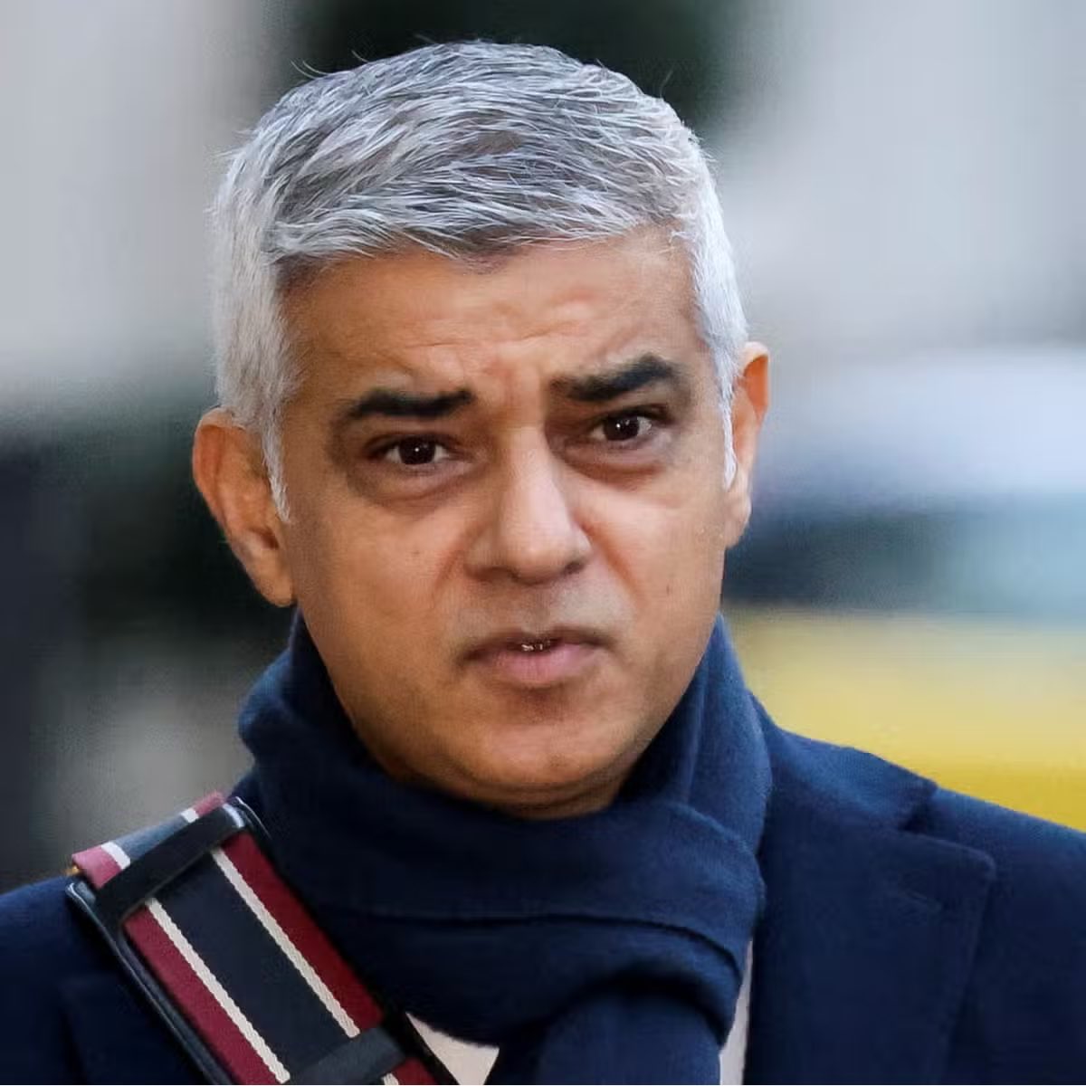 Raise your hand if you AGREE that Sadiq Khan is a disgrace and should RESIGN immediately ✋