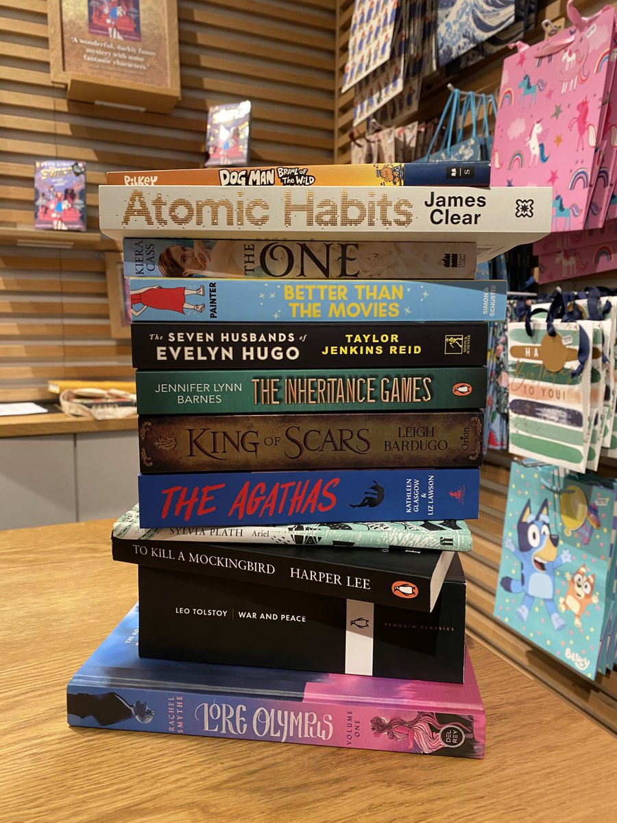 For this Sunday trip, we took the boarders to Waterstones. Thanks to @stgelibrary, each girl got the chance to pick a book of their choosing alongside a new book for our Houldsworth library! #iloveboarding #houldsworthhouse #sundaytrip