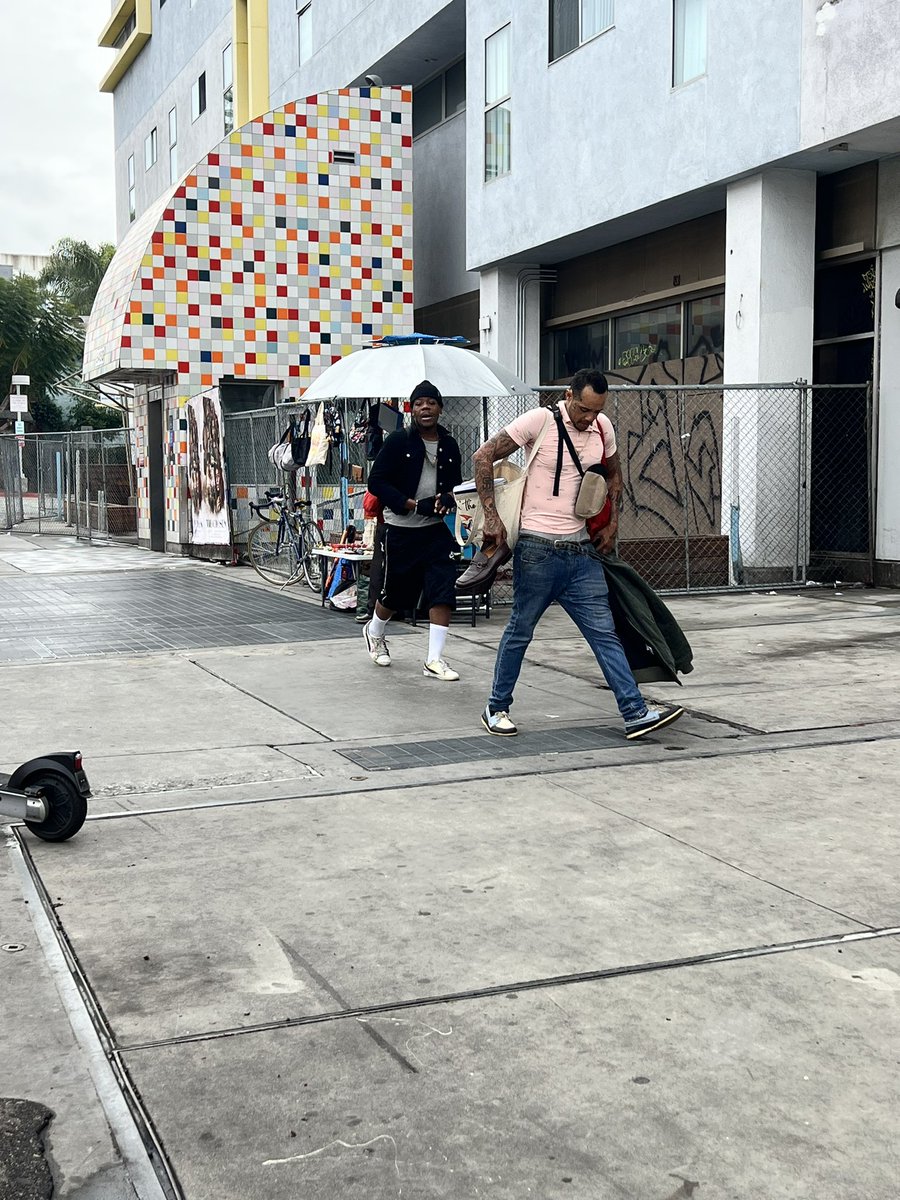 People like them steal & sell to some street vendors. Saw dude in pink give something to vendor in exchange of money. Dude in pink bragged to guy behind him. Druggies & criminals linger outside @metrolosangeles Hollywood/Western red line station. @LAPDHollywood #EastHollywood