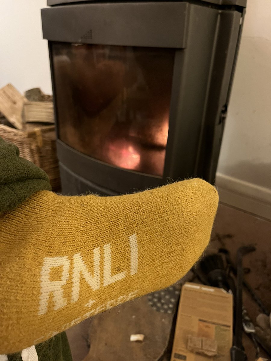 As #StormIsha builds up and aware that coastal areas in #Cumbria may be badly affected I’ve donned my @RNLI socks to remember the amazing work of our lifeboat crews in all weathers all year. Stay home, stay safe and reduce pressure on our amazing emergency services.