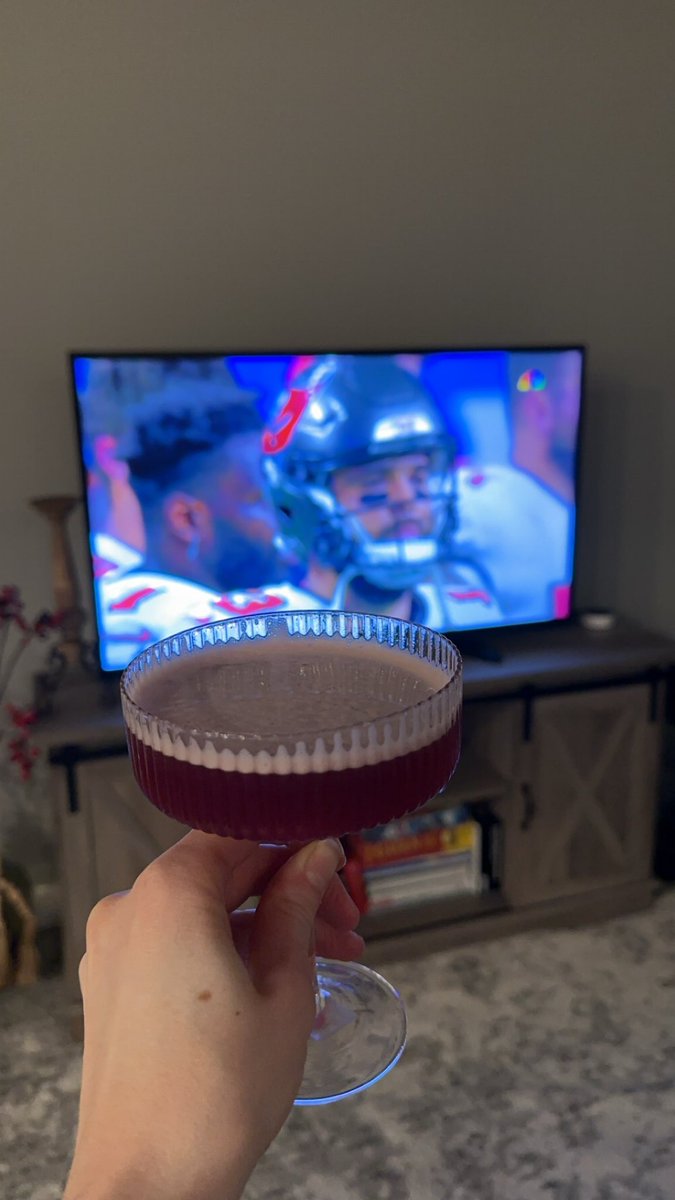 CourtneyNRea's tweet photo. @Lions tomorrow’s hangover is for you… I don’t know how to explain this, but when I am drinking this cocktail, good things happen. When I am not, they do not… https://t.co/iSRL8oS3fg