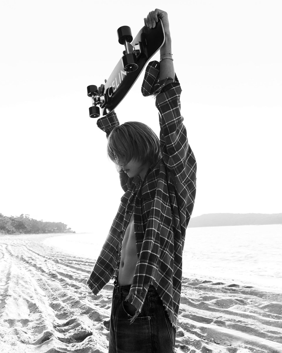 [💜]

V for Harper's Bazaar Korea