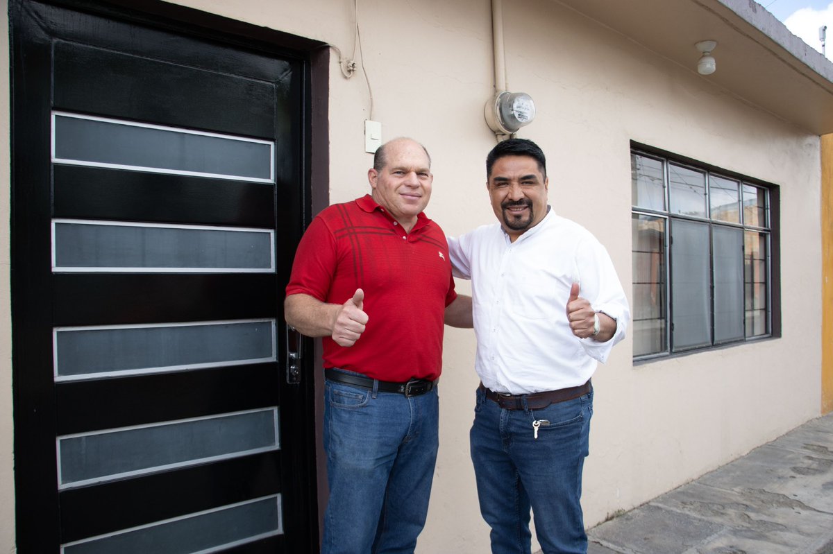 PacoTorres_M's tweet photo. Me dio mucho gusto saludar a mis viejos amigos de Chipilo, gracias por la plática y por tan cálido recibimiento. Sin duda es un lugar encantador y con gente increíble. https://t.co/HWCro6NemH