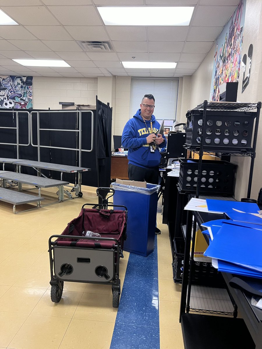 saisdlowell tweet media