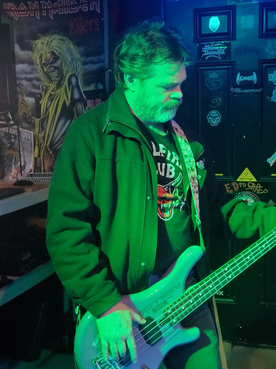 WhiteCrone's tweet photo. Rehearsing/ songwriting with (most of) @SplinterdThrone today
JMo has his warm Maiden hat, Kris is doing his Dave Melyan impression, and I think our bass player Bailey is turning onto @MarkHammill
#heavymetal #CatchTheThrone https://t.co/Tk0qXKotbh