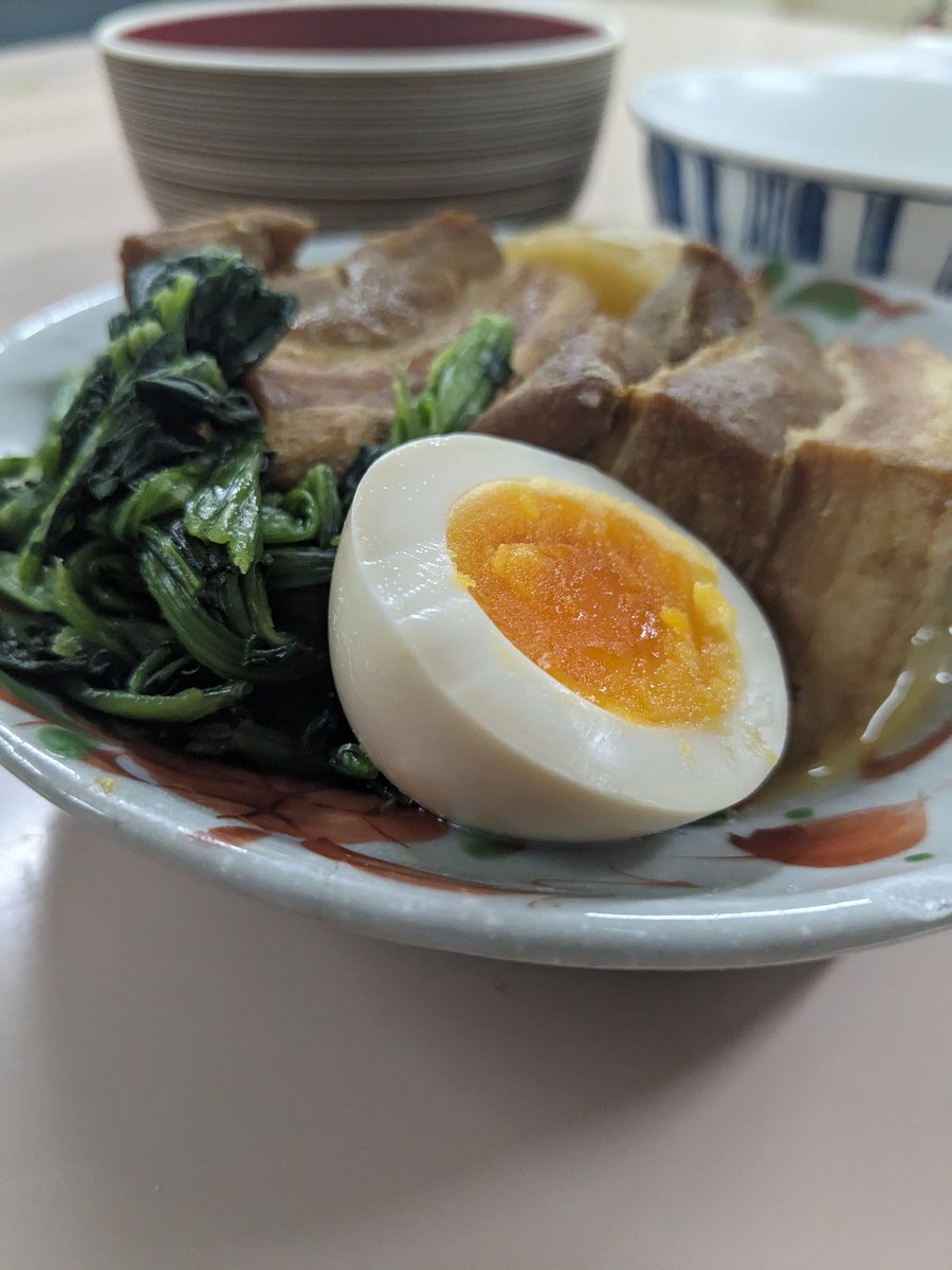 従業員食堂
新メニューの豚の角煮😄
これ、うま！

#いなとり荘　#角煮　#食堂