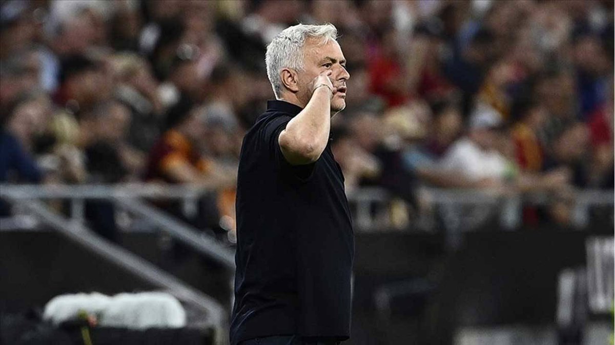 🔴 Mourinho'dan Suudi Arabistan iddiasına yanıt: İtalya Serie A ekiplerinden Roma'dan ayrılan Jose Mourinho, hakkındaki Suudi Arabistan iddialarını reddetti. birgun.net/haber/mourinho…