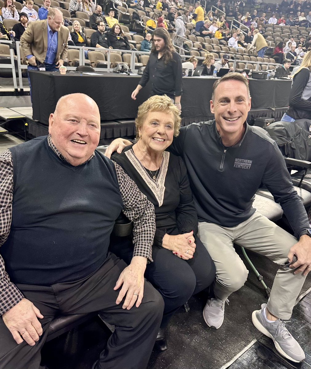 Darrin_Horn's tweet photo. Special night honoring Coach Shields, Marie AND their family. Coaching is a unique profession. Families are such a part of it all and they make great sacrifices. So cool to see our wives and daughters together….Couldn’t do it without them! I think Coach Shields would agree. https://t.co/ZB8uacqmwM