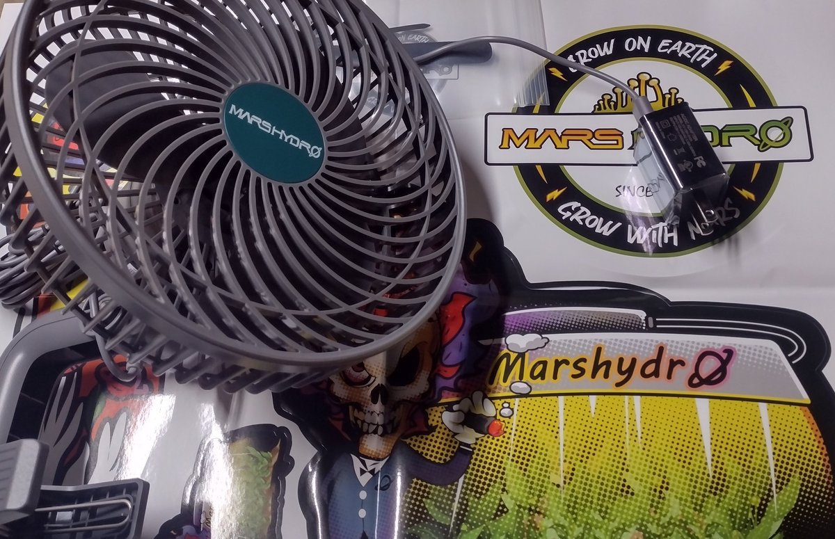 DjVisionaire's tweet photo. 💪💚💨 The new @MarsHydroLight Oscillating fan just arrived with some awesome stickers 🤙 #MarsHydro #MarsHydroOscillatingFan
#CannabisCommunity #CannaLand #420community #WeedLovers #Mmemberville #StonerFam #growmies #growyourown https://t.co/ajm8UIZG5W