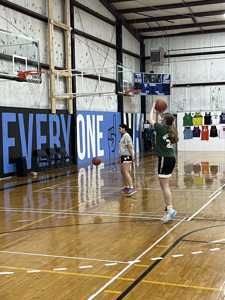 robisu's tweet photo. Tourney win yesterday. Back to work the next day. #shotsup https://t.co/9yoyJNWRrA