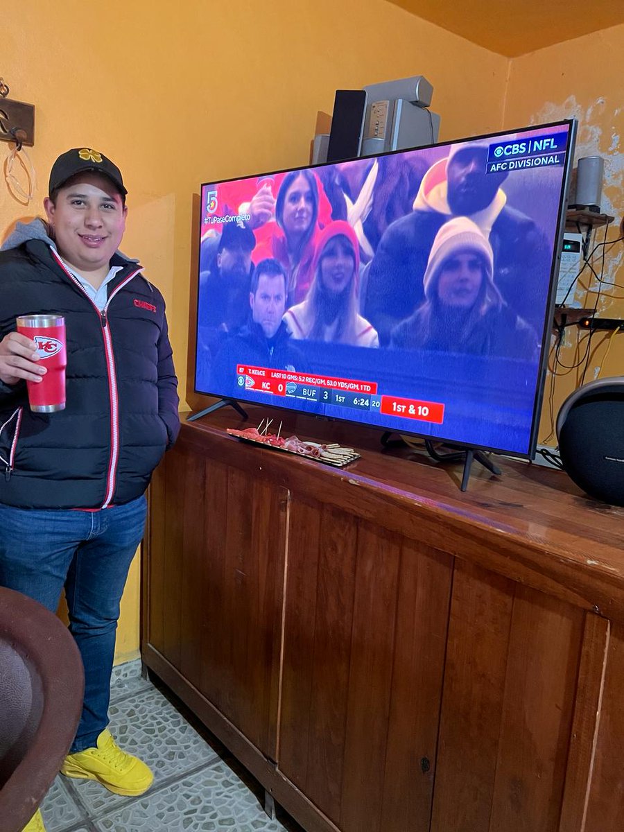 Danymarquezpr's tweet photo. #TuPaseCompleto Viendo a los chiefs ✌🏻 https://t.co/sDdapIGxME
