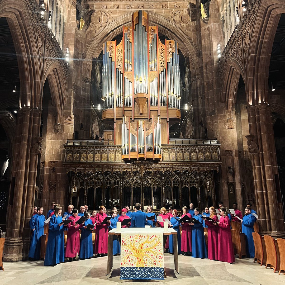 We had a wonderful time singing Choral Evensong with Manchester Cathedral Voluntary Choir on Sunday as part of the Week of Prayer for Christian Unity. Music included Duruflé’s Ubi Caritas, Wesley’s Blessed be the God and Father and Howells’ Collegium Regale.