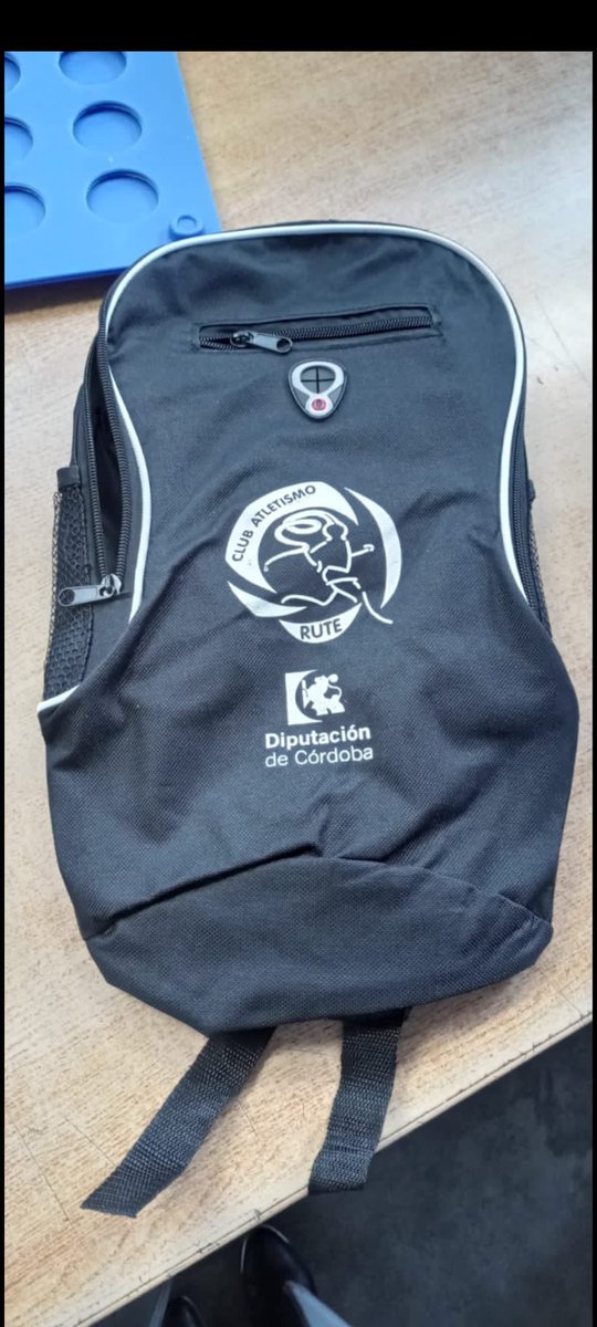 AtletismoRute's tweet photo. Poco a poco vamos equipando a los miembros del #Club #Atletismo #Rute. Celebramos que ya superamos el centenar de socios regalándoles una mochila. 
Con el patrocinio de @dipucordoba
#ClubAtletismoRute https://t.co/lK43QEVX8a