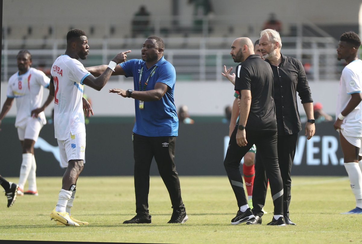 ActuFoot_'s tweet photo. Chancel Mbemba 🇨🇩 sur les propos tenus par Walid Regragui 🇲🇦 à son encontre :

« On a coupé les vidéos à la télé ! J’ai pas besoin de balancer.

Moi, le plus important, je garde mon silence c’est mieux. Tout le monde me connaît, j’ai pas besoin de tirer sur quelqu’un.

Ces mots là sont sortis de sa boucle. Lui même va parler.

Moi je ne suis pas parfait mais quand je suis sur le terrain je respecte tout le monde. Je respecte le coach ! »

(zone mixte)