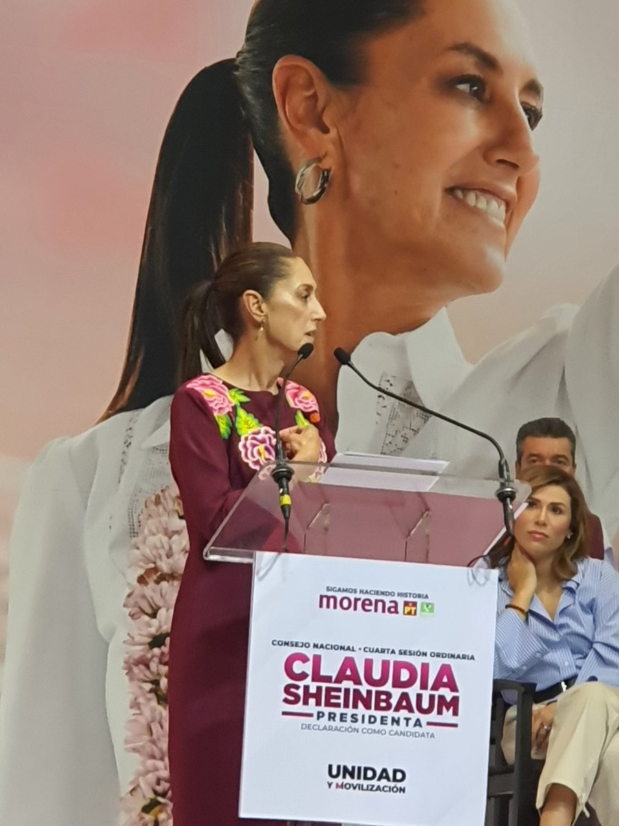 Dice @Claudiashein en Consejo Nacional que: 'La democracia no es un arma de la derecha sino del pueblo de México. Que el país grita que si hay transformación. Y no existe libertad con salarios de hambre, como los hubo en el pasado. La libertad es la lucha histórica del pueblo de