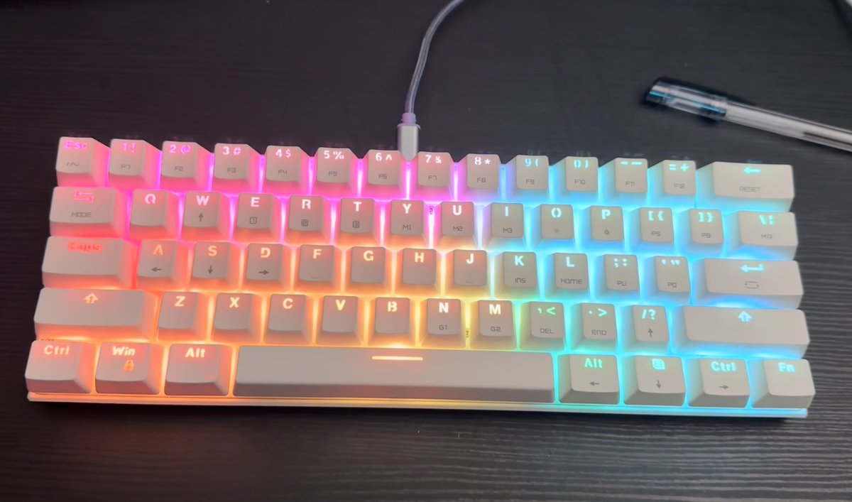 ratansomesh's tweet photo. @zlatov_cristina “Motospeed CK62”

You can use it in either wired/wireless modes.

Rechargeable battery, three hours of charge will last for two weeks (with RGB lights turned on) https://t.co/MjzdhsSw0W