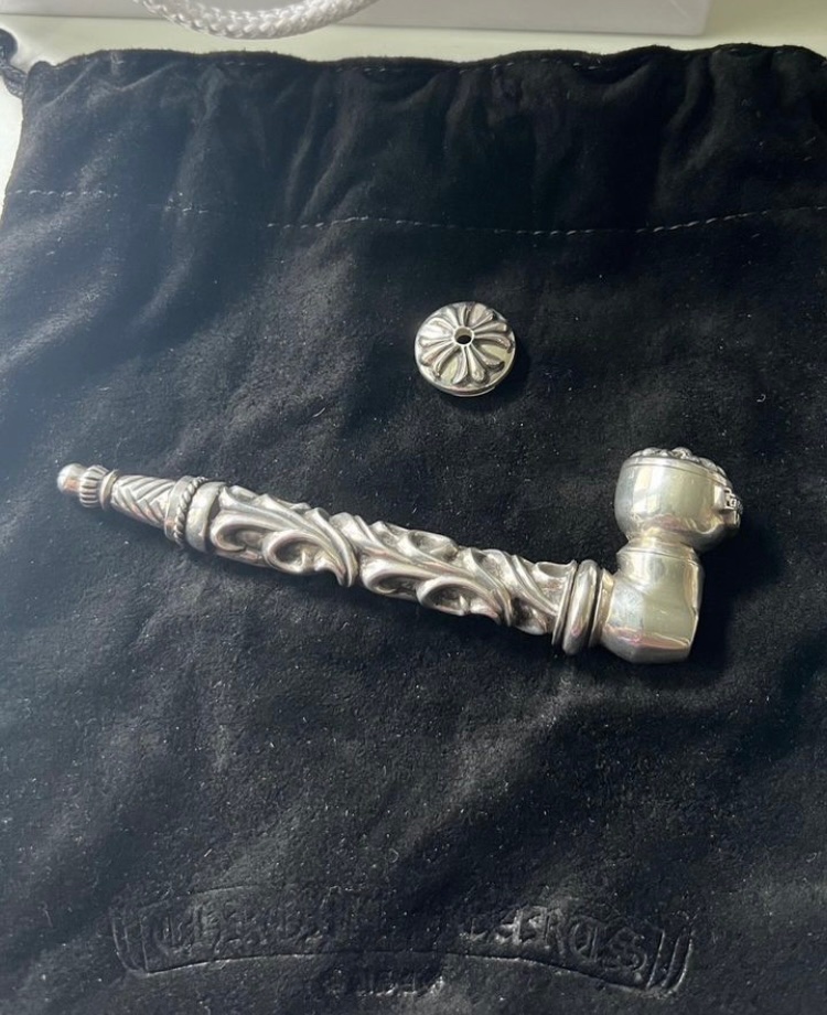 Shtreetwear's tweet photo. Chrome Hearts Pipe https://t.co/JjZO5jHty0