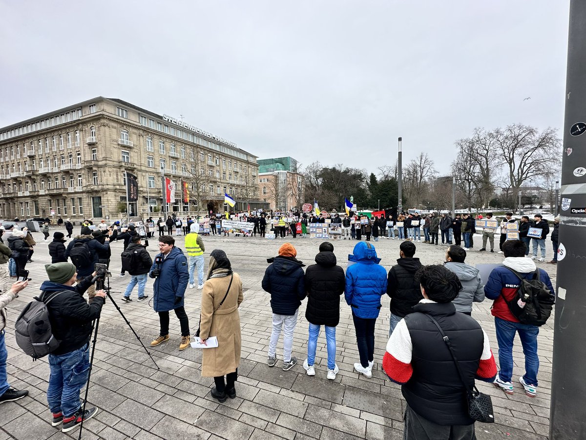 RezaiHakim's tweet photo. مسیر ما مشخص است و به راه مبارزه ادامه می‌دهیم،
آزادی را کسی با ما هدیه نمی‌دهد باید برایش مبارزه کنیم!

#StopHazaraGenocide https://t.co/0yUCBRhnrS
