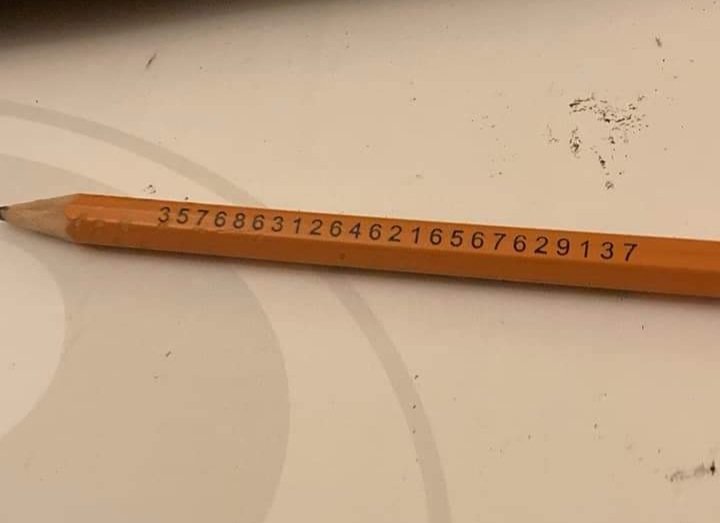 Mathematiques75's tweet photo. Quelle est la particularité de ce crayon? 🤔✏ Crayon qu'il me faut ABSOLUMENT! https://t.co/FM3S7MPVx0