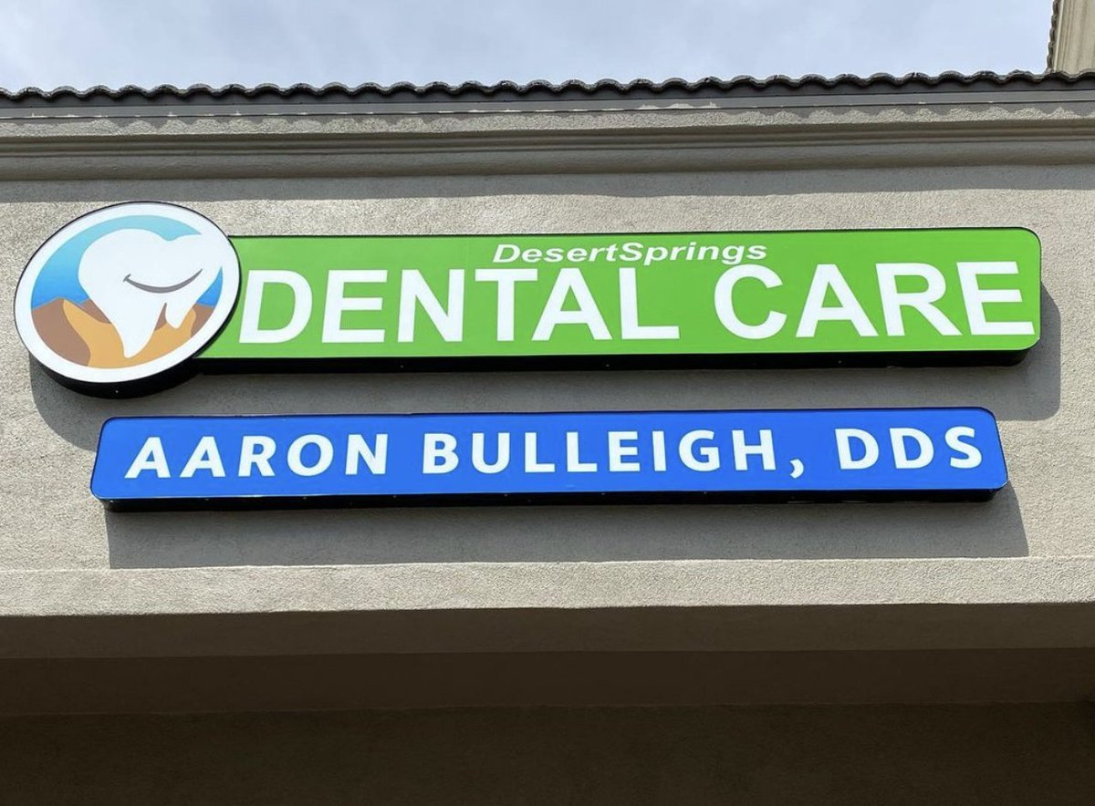 DesertSprings_'s tweet photo. Join the Desert Springs Dental Care family! Follow us for dental tips, fun facts, and more. Your journey to a healthier, happier smile starts here! 😁🌟 #DentalCommunity #LasVegasDentist https://t.co/1sE3D6iyaQ