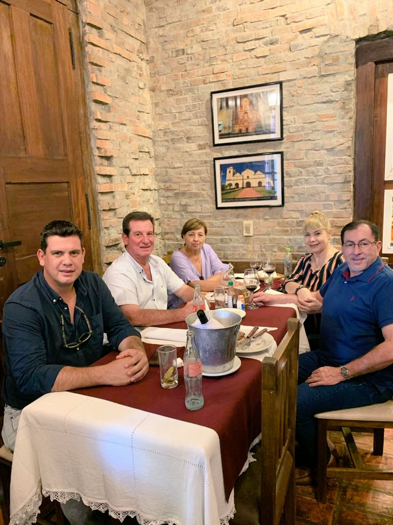 Tradicional almuerzo en Pirayu con mis padres y amigos, recomendado el lugar para quienes gustan la auténtica comida nacional