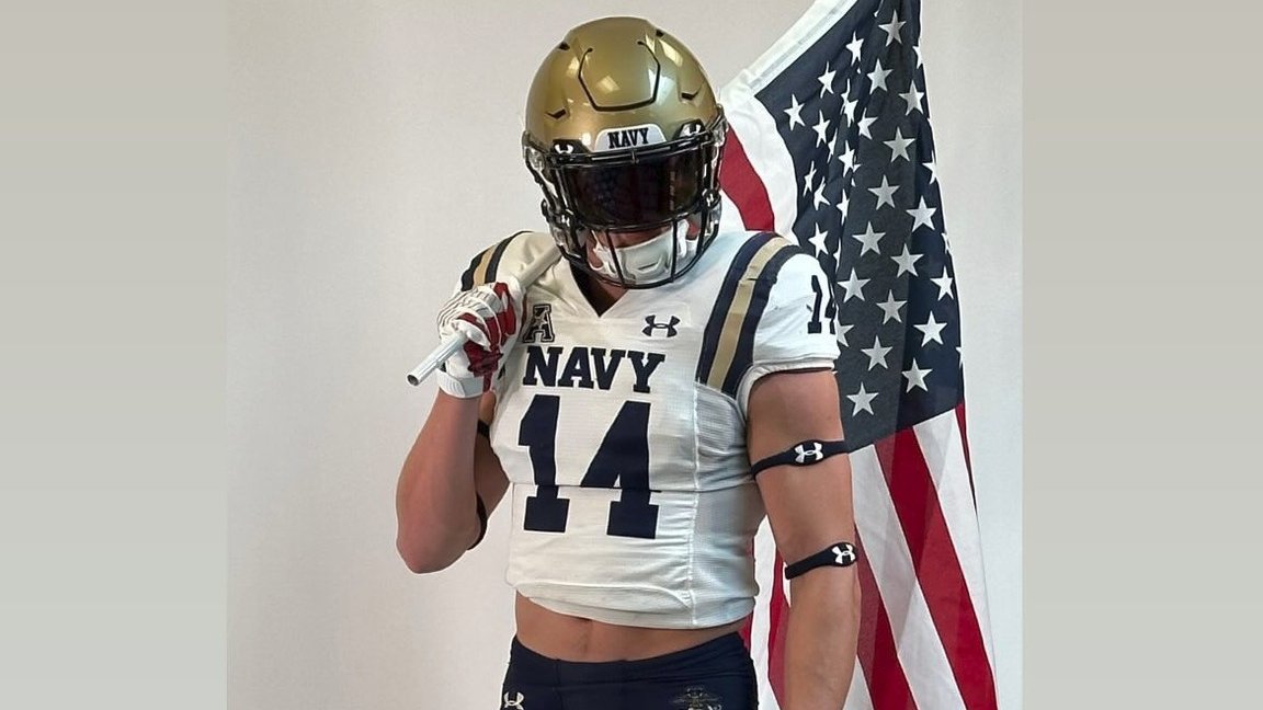 recruit_route's tweet photo. Looking good @rothwell_henry!   Super happy @NavyFB is the place for you!  Take care of him @DannyPayneNavy and @_CoachNew!  #FollowedThePlan #okpreps @Josh_Scoop @Bryan_Bedford https://t.co/eejw2VwgcK