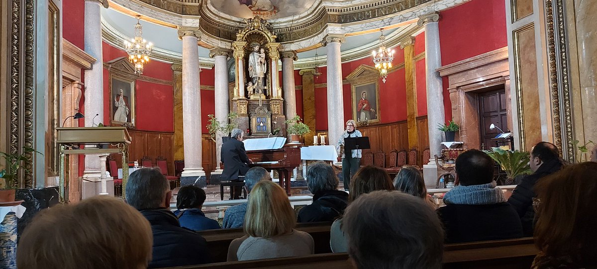 luisarbuniel's tweet photo. Aquesta tarda 21 de gener, Esglèsia de Sant Gaietà, Consell de Cent 293, concert de la Coral del @tallerdemusics dirigida per #EnricColomer i amb una convidada, la cantant i saxofonista #GloriaTorres. Una esglèsia per a la pregària, el recolliment i la cultura musical. Agraïments https://t.co/BLBjCqUxVc
