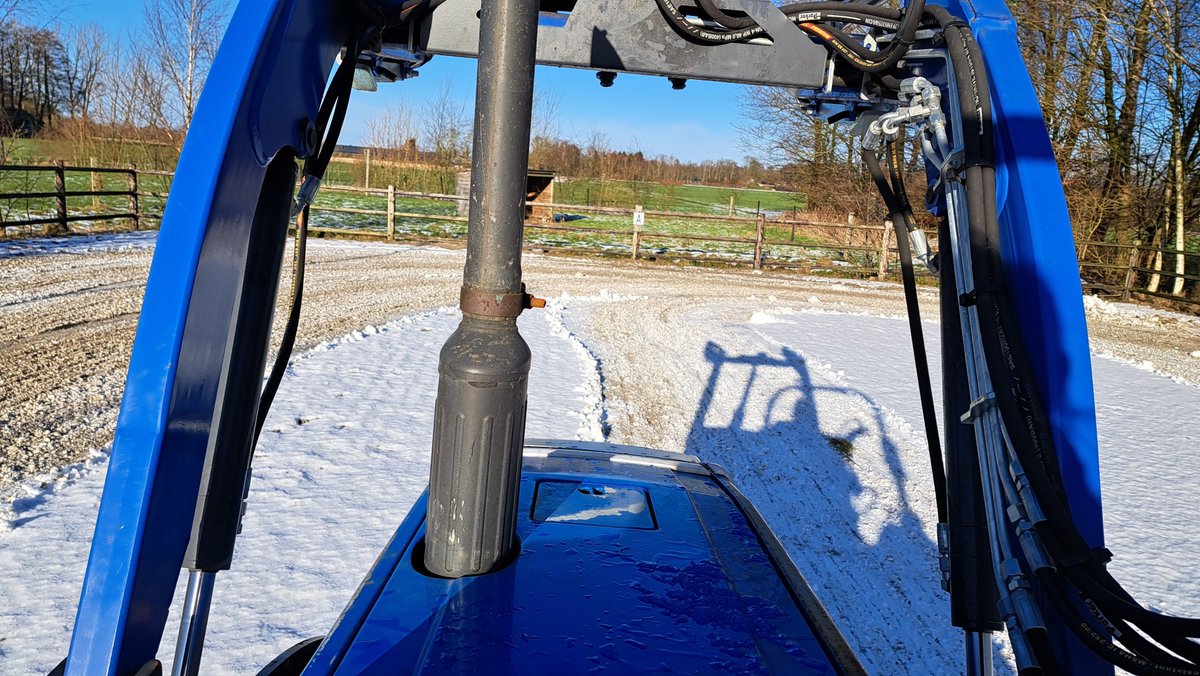 Bak sneeuwvrij maken. Slepen slepen slepen...