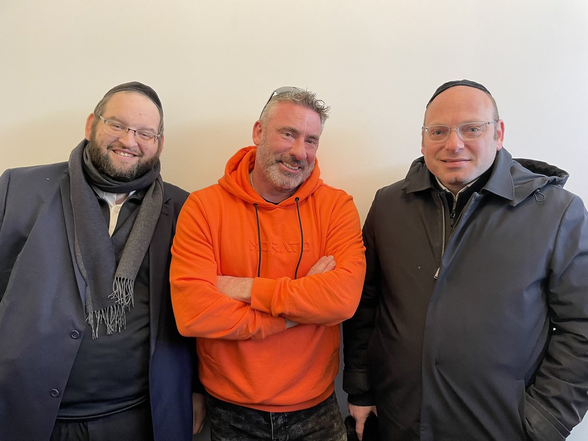 wowireless's tweet photo. With Rabbi Honig of the @ojchamber at our Grand Opening of the Boro Park store! https://t.co/dzBg0O4IqH