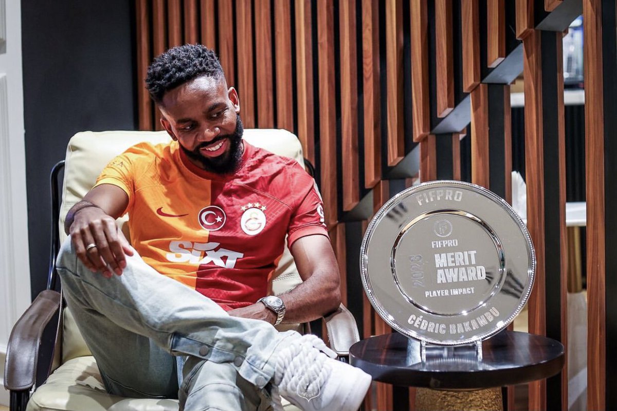 Il a déjà fait vibrer des stades 🏟 et il fera encore. Chaque attaquant peut traverser des passages à vide en carrière. <a href="/Bakambu17/">Cédric Bakambu</a> ♥️🙌🏾