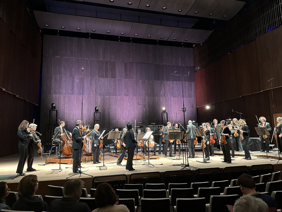 Vandaag eerste klassieke concert in het nieuwe Theater Ad Parade. Magistrale Philharmonie Zuid Nederland in magistrale ambiance.