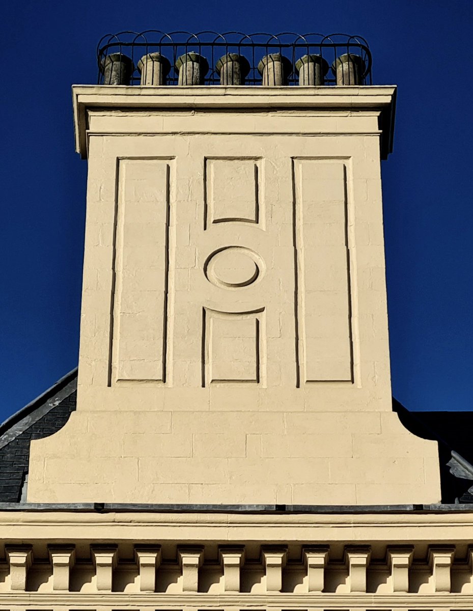 is_glasgow's tweet photo. Love this chimney stack on Charles Wilson's 1855 Park Terrace development, especially the geometry decorations which have been carved into it
#glasgow #architecture #glasgowbuildings #chimney #parkterrace #chimneystack https://t.co/TvcVNPZPAZ