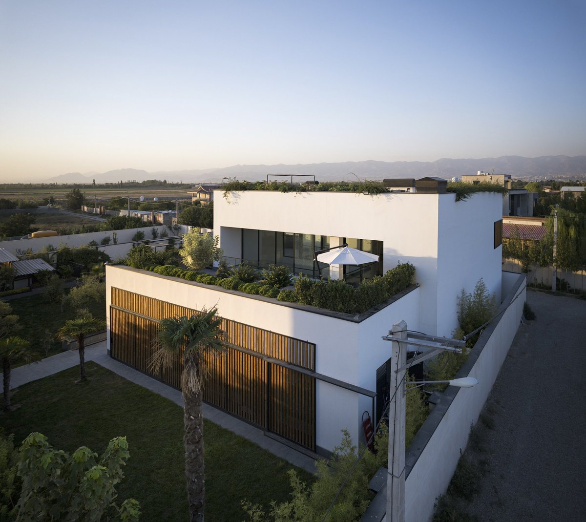 Arqenblanco's tweet photo. Villa Hannah - Eade Va Ejra
Imagen: Mohammad Hasan Ettefagh
________________________________
#eadevaejra #mohammadhasanettefagh #hashtgerd #iran #arquitecturaurani #arquitecturaenblanco #arquitectura #proyecto #archdaily #architecturehunter #architecture #archlover #arch https://t.co/3b1BlujbZV