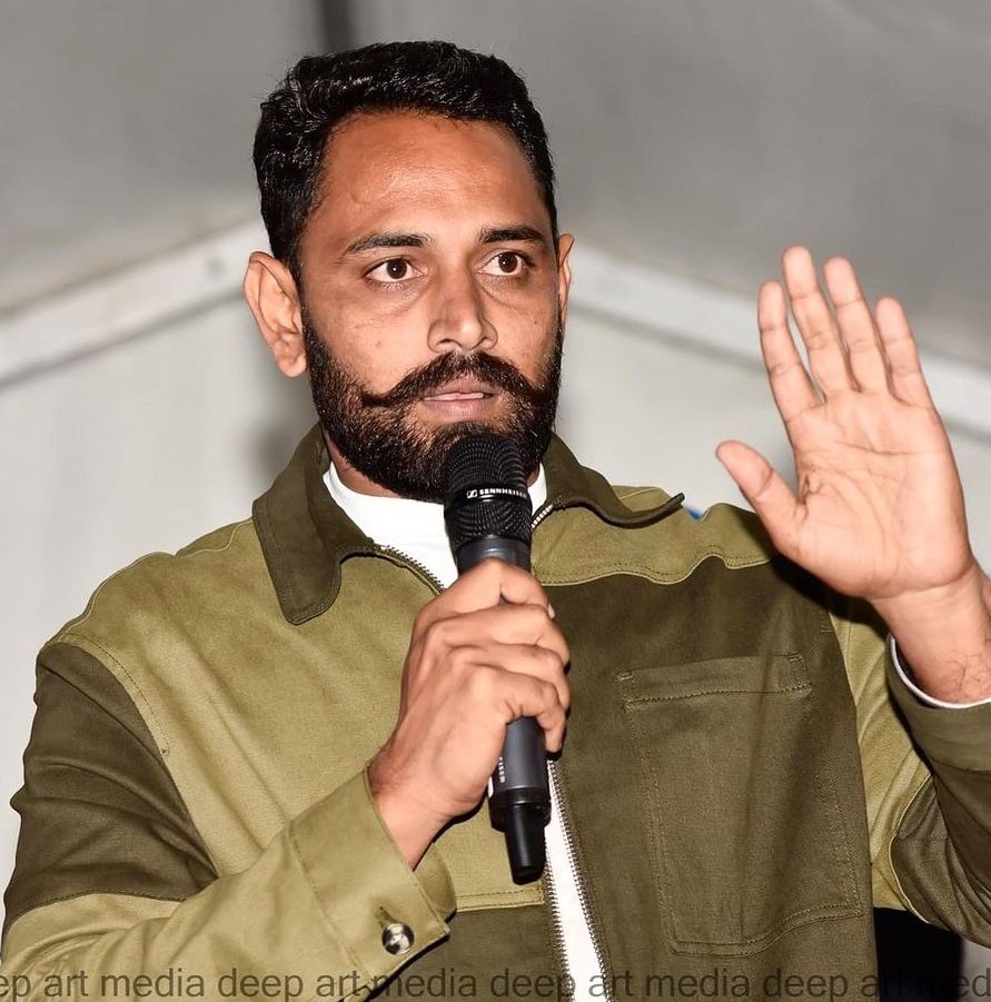 We condemn the arrest of Bhana Sidhu , his arrest exposes the Anti-Panjab face of Corrupt state and Government.
On one hand the government doesn't take action on people exploiting panjab but if someone tries to Make Panjab how It was then they don't like it .SHAMEFUL
#Bhana_Sidhu