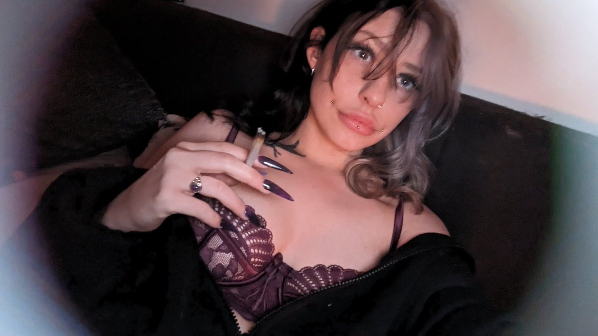 Only_a_sinner's tweet photo. Noch jemand wach? 
<3 anyone awake? 

#Animes #Gymgir #Altgirls #Baddies
#Brooke #Pineville #Eclipse #Memes #Armybts #Loves #Brickedup #Aifilter #ErasTour #Badbunny #Solareclipse #Badbunnypr #Bestvideo #Gaza #Erastourmovie #SteamDeals https://t.co/uBzWyrAzO1