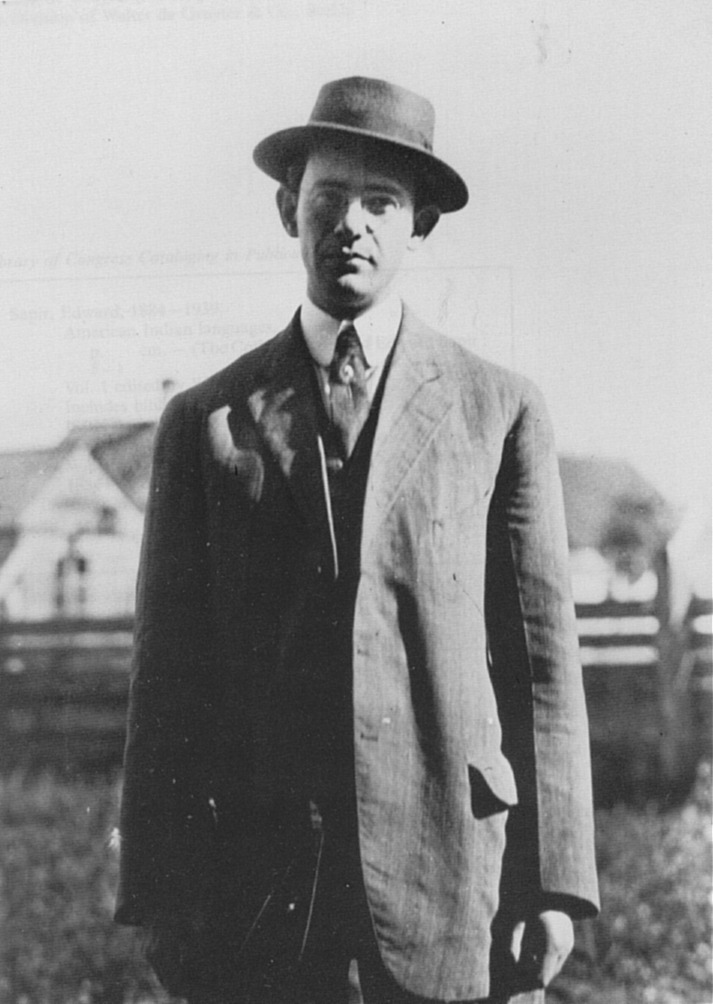 izeus_berlin's tweet image. #OTD 140 years ago, Edward Sapir (1884-1939) was born 🥳 His research focused on native American languages. In a private letter to Alfred Kroeber from 1918, he said that &quot;Dene is probably the son-of-a-bitchiest language in America to actually know&quot;.

#LinguisticBirthdays #Histlx