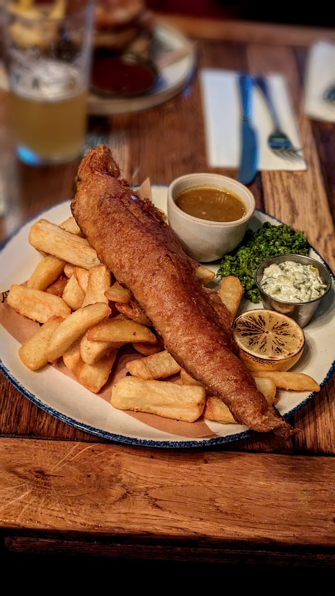 SKCwitter's tweet photo. We love the multi award winning #GastroPub 👉🏽 #PloughHarborne 🖤 
Alot of ppl say it's expensive.. ITS NOT! 241 Pizza MON / 241 Burgers TUES /241 Cubano WED &amp; book via https://t.co/Z7hCnAg0YP to get 50% off everything Mon-Thurs! 💸 They also have a #HappyHour 🙌🏽 #TryJan @BrumHour https://t.co/sePRo6iJP0