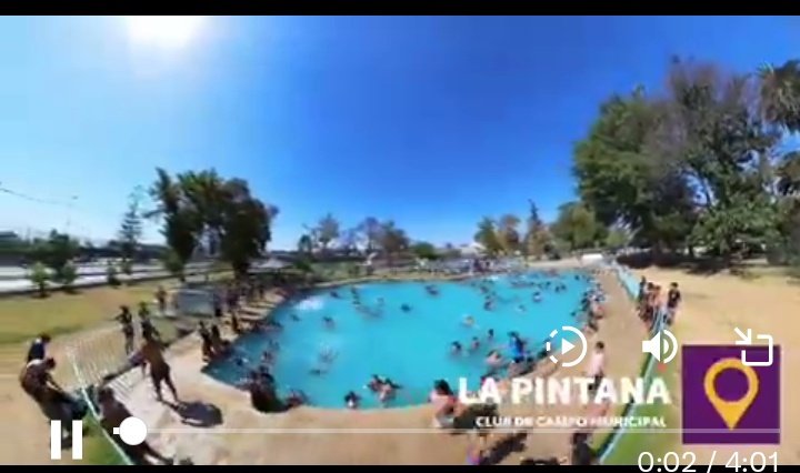 Anitacl's tweet photo. Maipu y La Pintana con piscina municipal funcionando. La Florida no se reparó 👇. Su alcalde prefería pasearse por matinales 🤡. 

#CARTERCHANTA https://t.co/JmKOKct8az