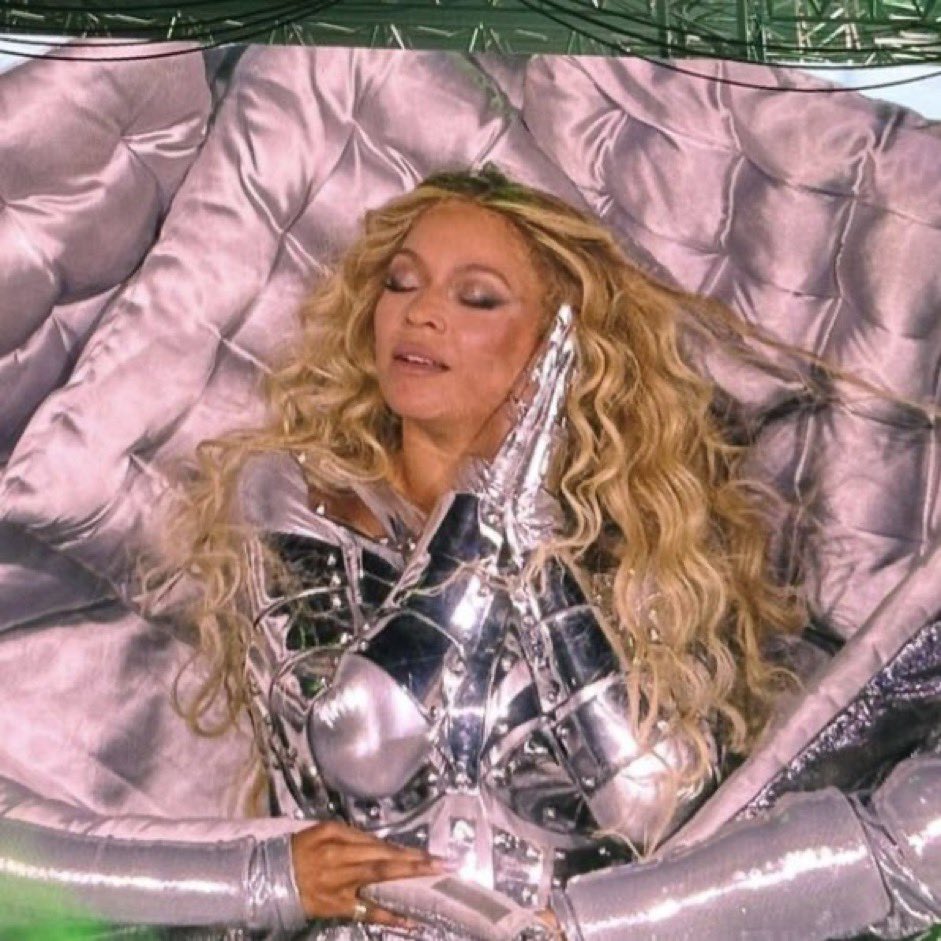 Benicka 🦋 tweet media