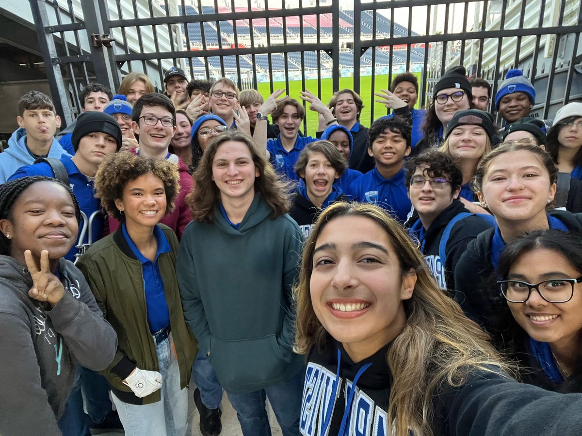 parkvistabands's tweet photo. This morning, the Park Vista Band had a great opportunity to play the National Anthem and cheer on runners/walkers for the annual Gift of Life Marrow Registry 5K at FAU Stadium! 
We had a great time supporting a very important cause!!💙 #parkvistaband #obof https://t.co/b169eEXaYb